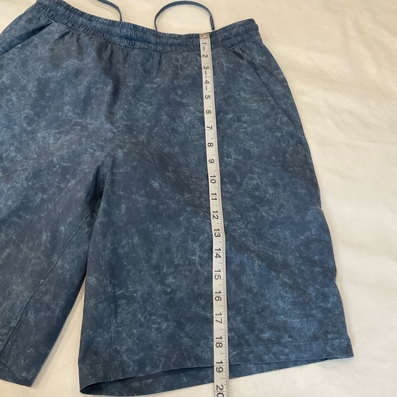Lululemon Pace Breaker Short 9" *Liner Built in Cell Phone Pouch in Size Medium - Picture 14 of 15